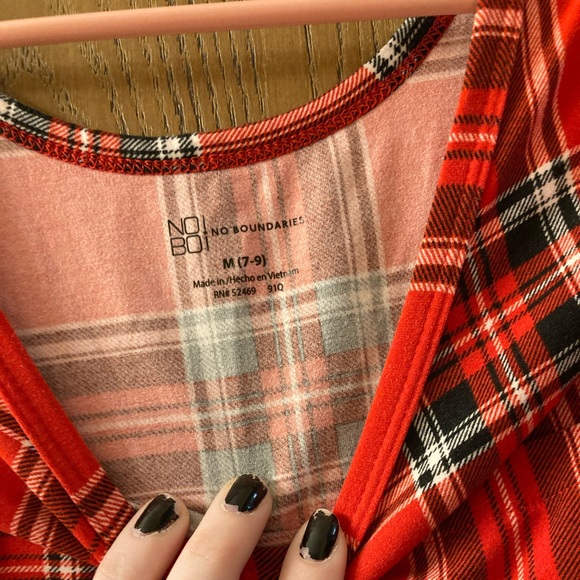 No boundaries medium (7-9) shirt - Picture 2 of 2